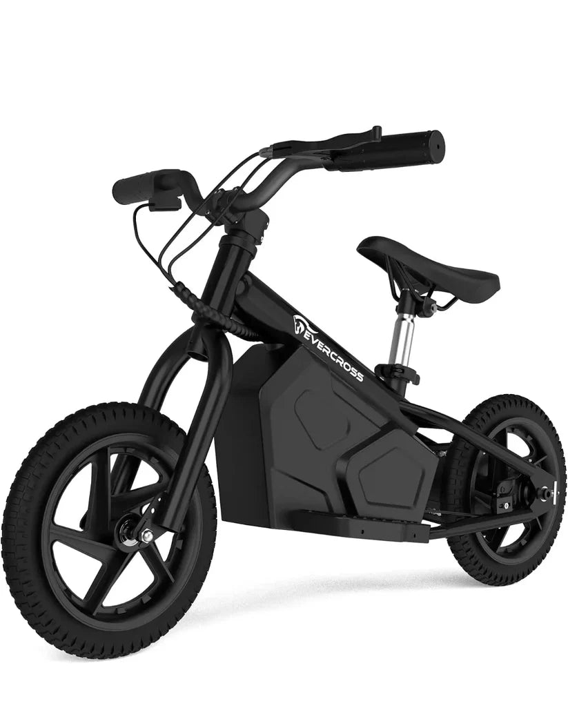 Das EV06M Kinder-Elektromotorrad in Schwarz mit schwarzem Sitz und schwarzem Rahmen, seitliche Ansicht.