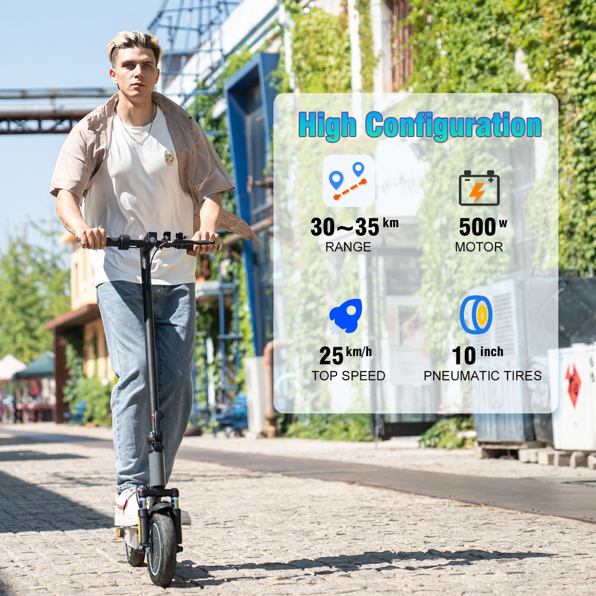 Ein Mann fährt den EV10K Pro ABE E-Scooter entlang einer Promenade, während ein eingeblendetes Bild die technischen Daten des Scooters wie 35-40 km Reichweite, 500W Motorleistung und 10-Zoll-Honeycomb-Reifen zeigt. Text im Bild beschreibt die hohe Konfiguration des Scooters.