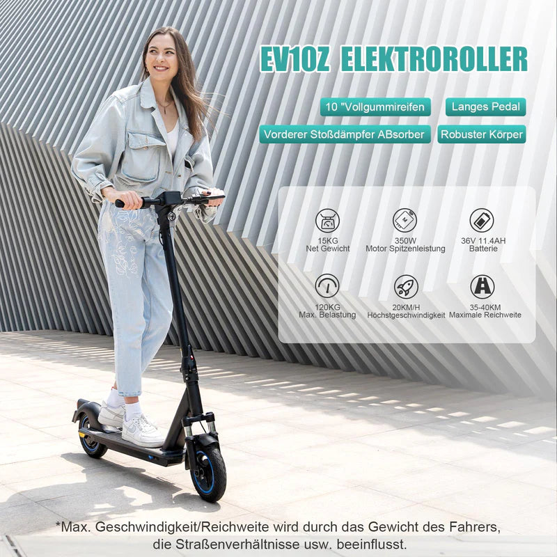 Frau fährt den EV10Z E-Scooter entlang eines modernen Gebäudes. Text hebt die Merkmale des Scooters hervor, einschließlich 10-Zoll-Vollgummireifen, langer Pedale, vorderer Stoßdämpfer, robuster Körper, 15 kg Gewicht, 350W Motorleistung, 36V 11.4Ah Batterie, 120 kg maximale Belastung, 20 km/h Höchstgeschwindigkeit und 35-40 km Reichweite.