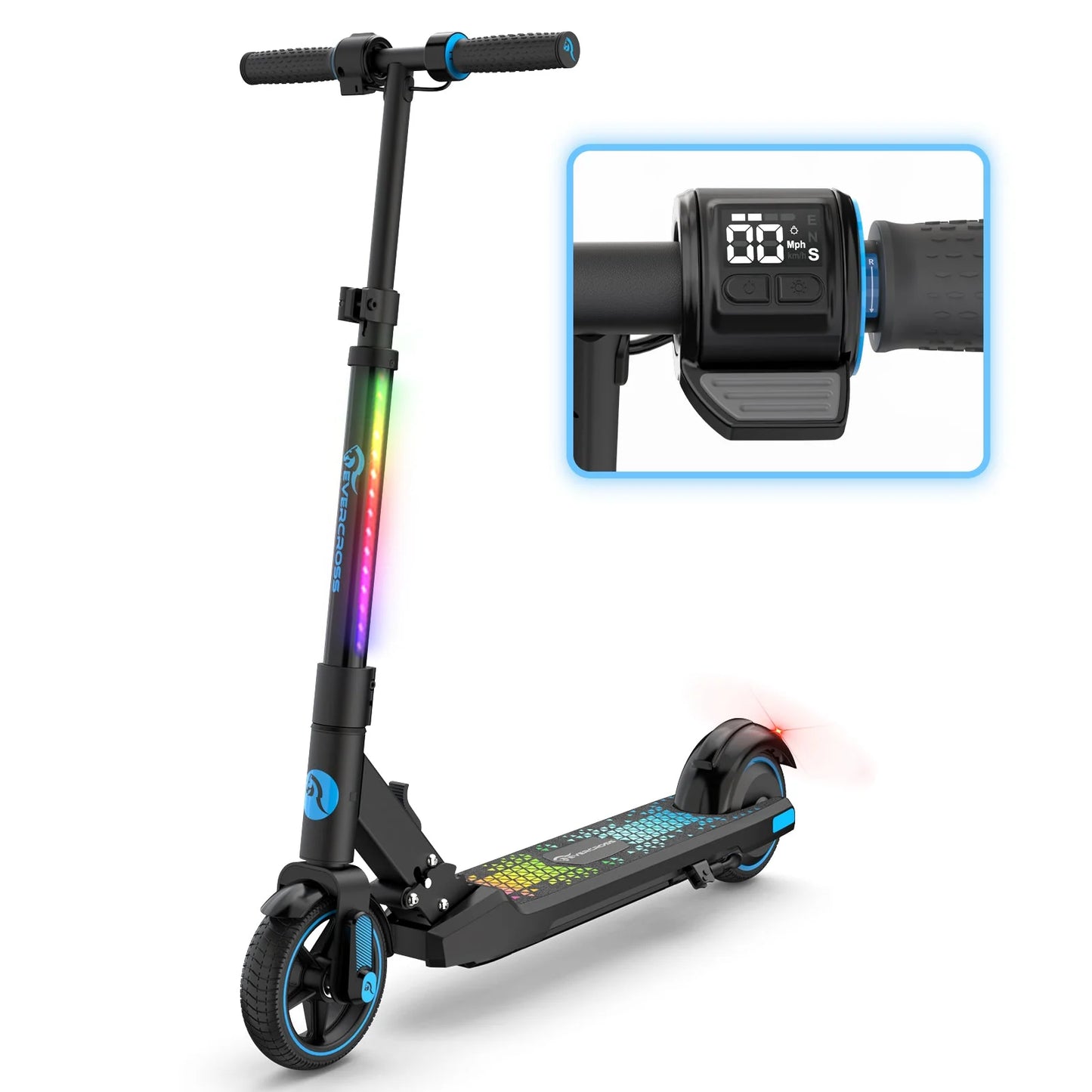 Ein EV06C E-Scooter in Schwarz mit blauen Akzenten und EVERCROSS-Logo auf dem Lenker. Nahaufnahme des LED-Displays, das die Geschwindigkeit und andere Informationen anzeigt.