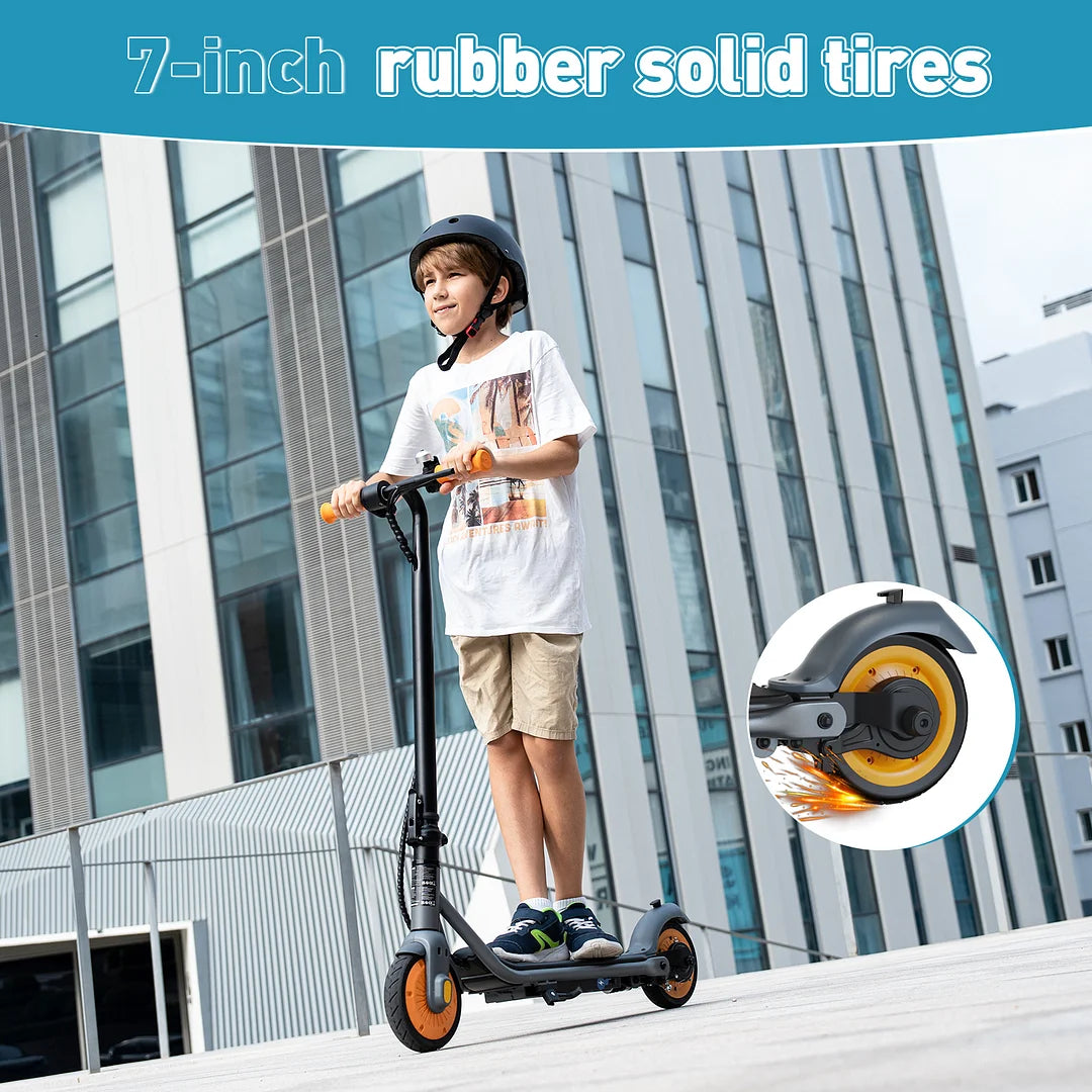 Junge fährt R7X Kid E-Scooter, zeigt 7-Zoll Vollgummireifen