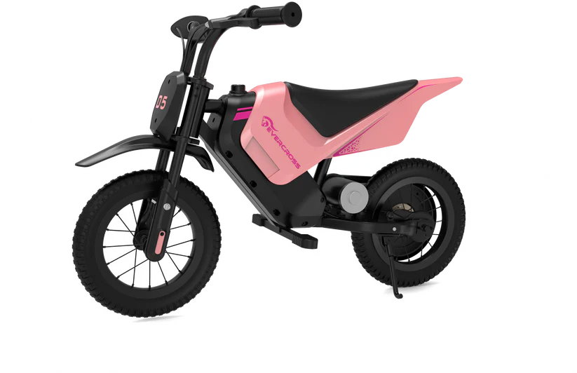 Das EV05M Kinder-Elektromotorrad in Pink mit schwarzem Sitz und EVERCROSS-Logo auf dem Rahmen, seitliche Ansicht.